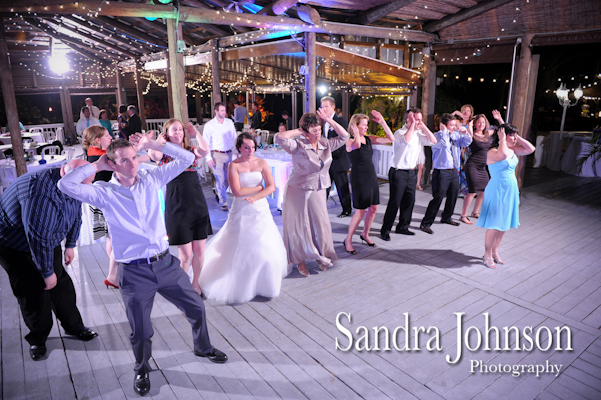 Best Lakeside wedding at Paradise Cove in Orlando, Florida - Wedding photographer - Sandra Johnson (SJFoto.com)